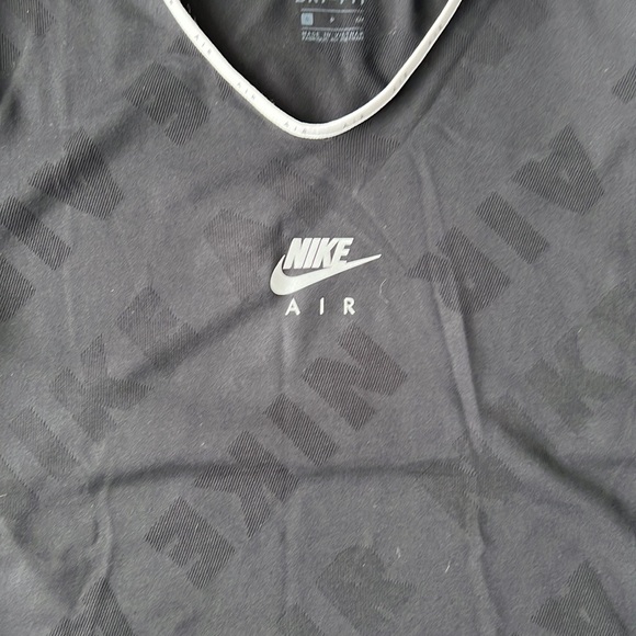 NWOT Nike Air open back, short sleeve work out top - Picture 2 of 6